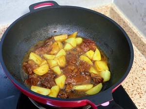 牛肉炖土豆家常菜做法