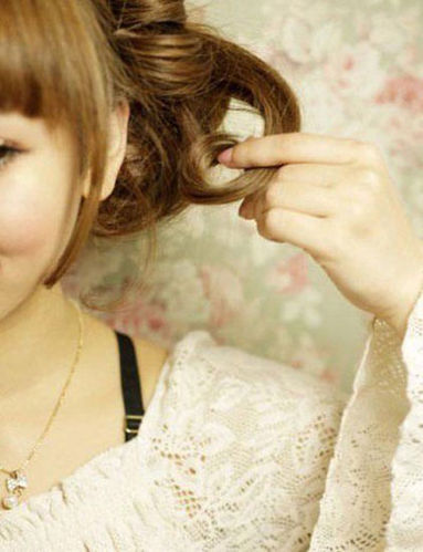 怎样打造超嫩妩媚日式盘发