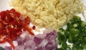 家庭版蒜蓉蒸生蚝的做法