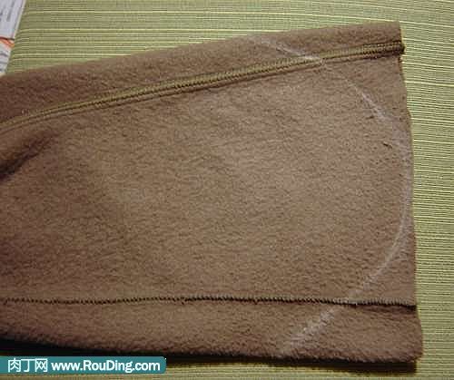 怎样用旧衣服改造DIY小熊袜子拖鞋？