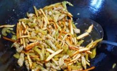 榨菜青椒炒香干