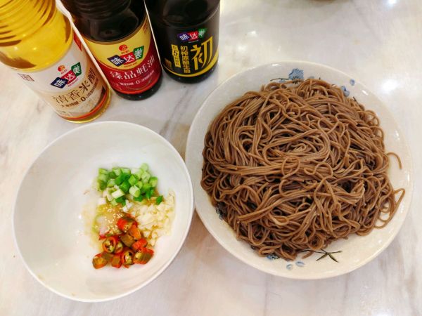 低脂凉拌荞麦面