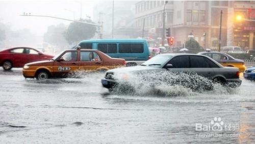 关于雨天开车的几点注意事项