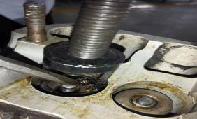 汽车气门拆装怎么做？