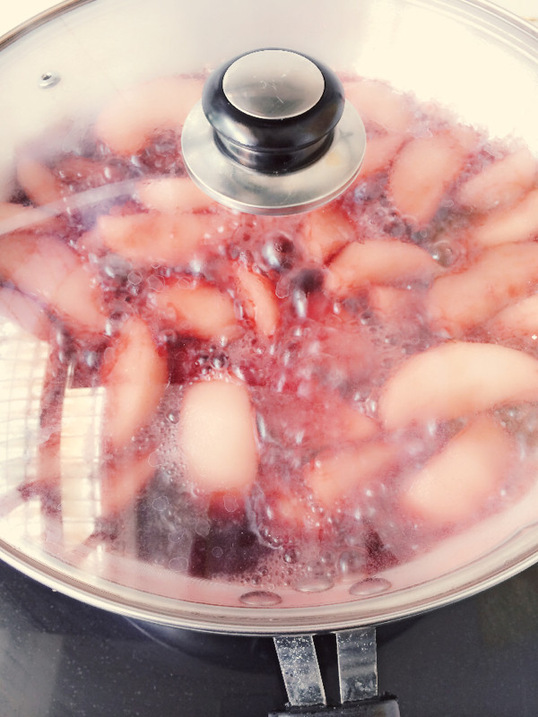 红酒雪梨怎么做才好吃，看完你就知道了