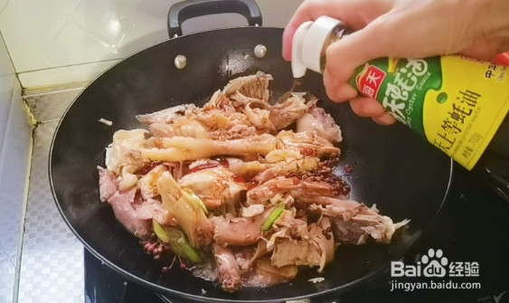 椒香板栗烧鸡的做法