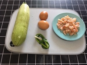 教你怎么做虾仁西葫芦抱蛋