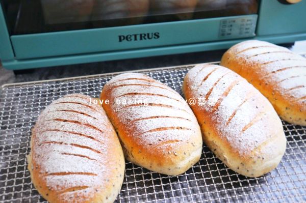 全麦黑芝麻软面包