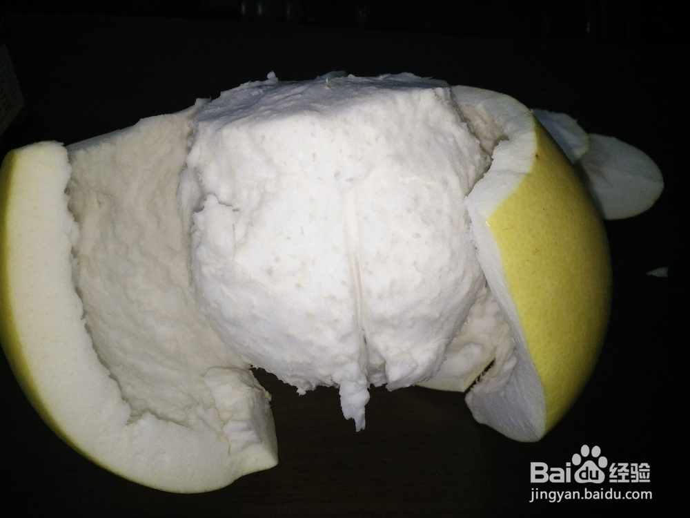 如何轻松剥柚子皮