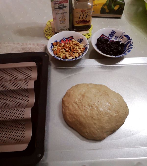 朗姆酒浸葡萄干核桃仁欧包