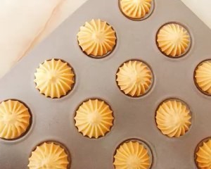 制作黄油掉渣曲奇饼干