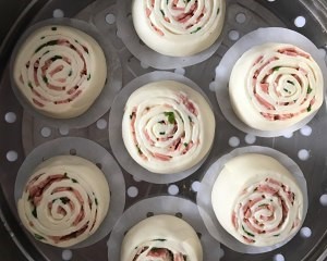 葱香培根手撕馒头卷的简易做法