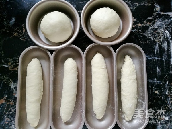 罗勒香肠早餐包