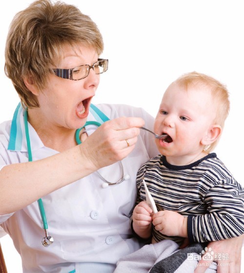 该选择哪种处理方式治疗1周岁以内发烧的宝宝?