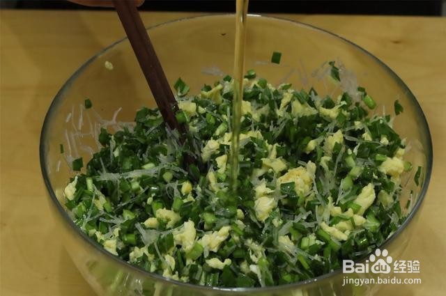 韭菜这种独特的做法，一缠一绕，外酥里软