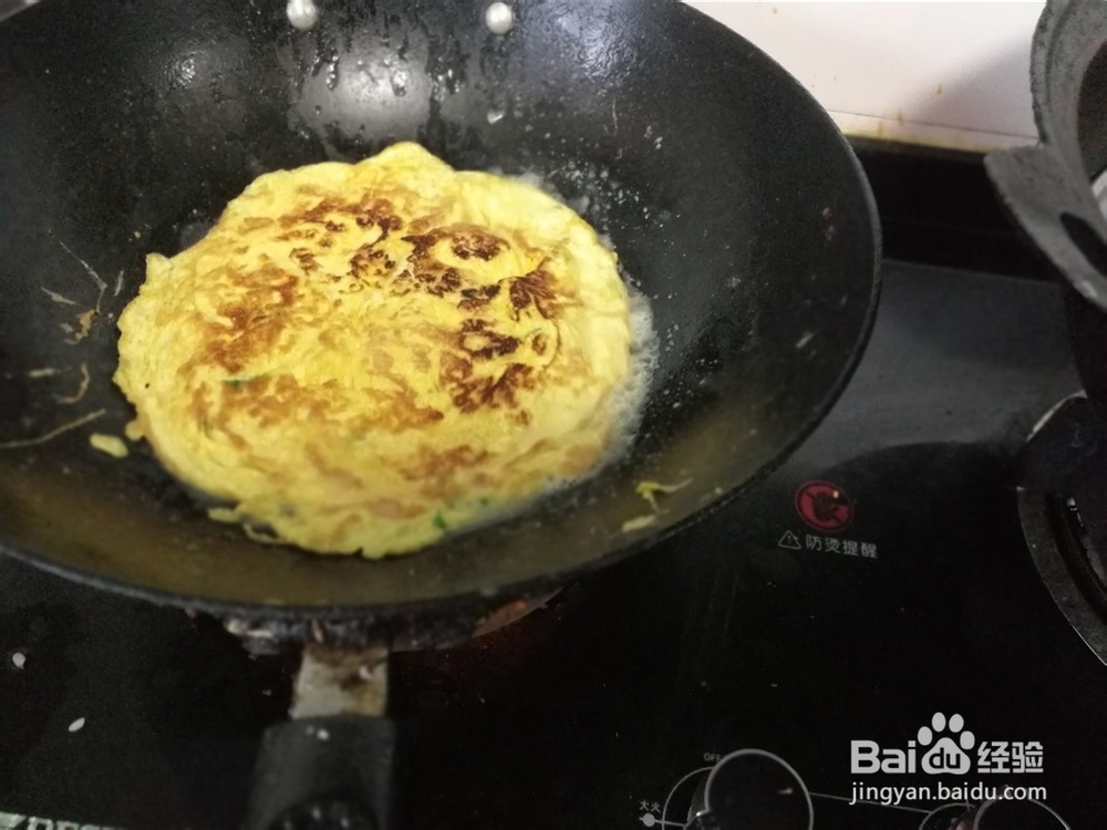 鸡蛋饼盖浇西红柿