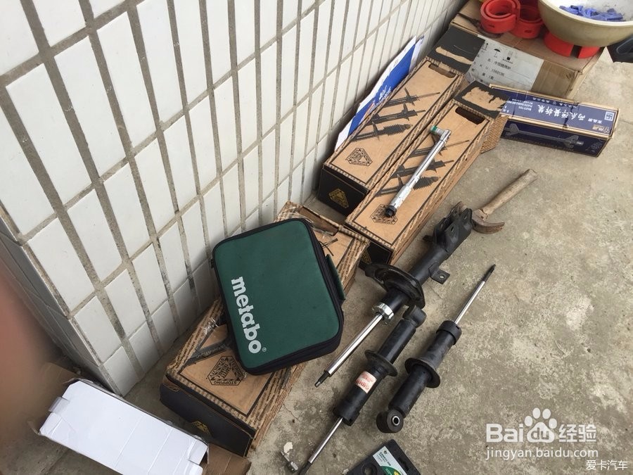 中华330怎样更换后减震器