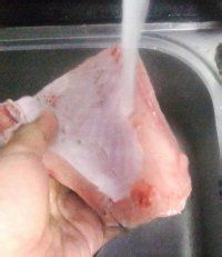 拆鱼煮花生粥的做法