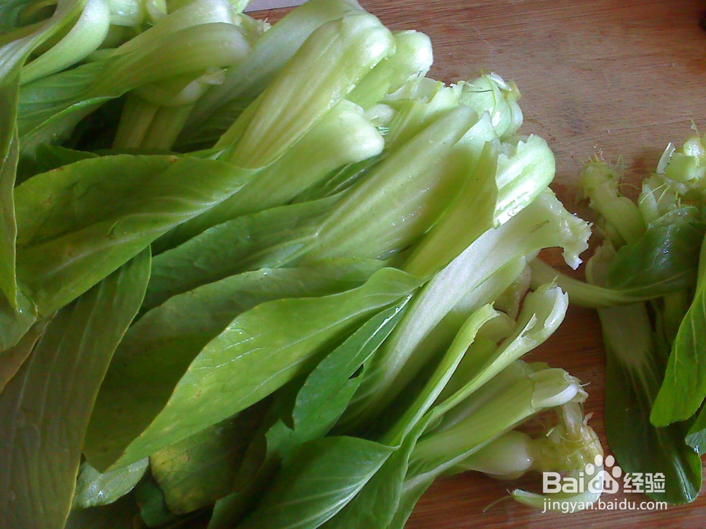 老年人怎样做好熟猪肉片油菜的备料