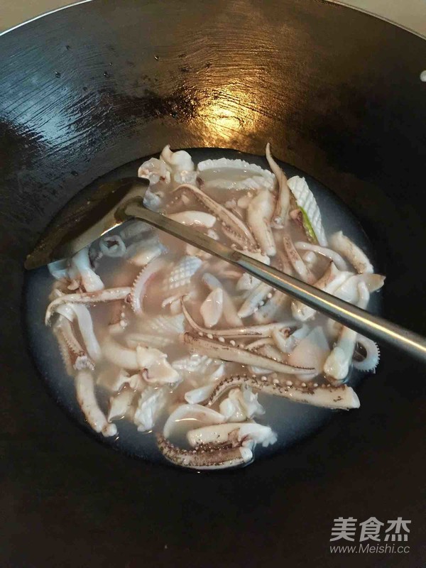 家常炒鱿鱼的做法