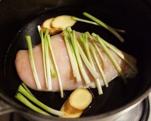 如何制作美味好吃的盐蒸鸡