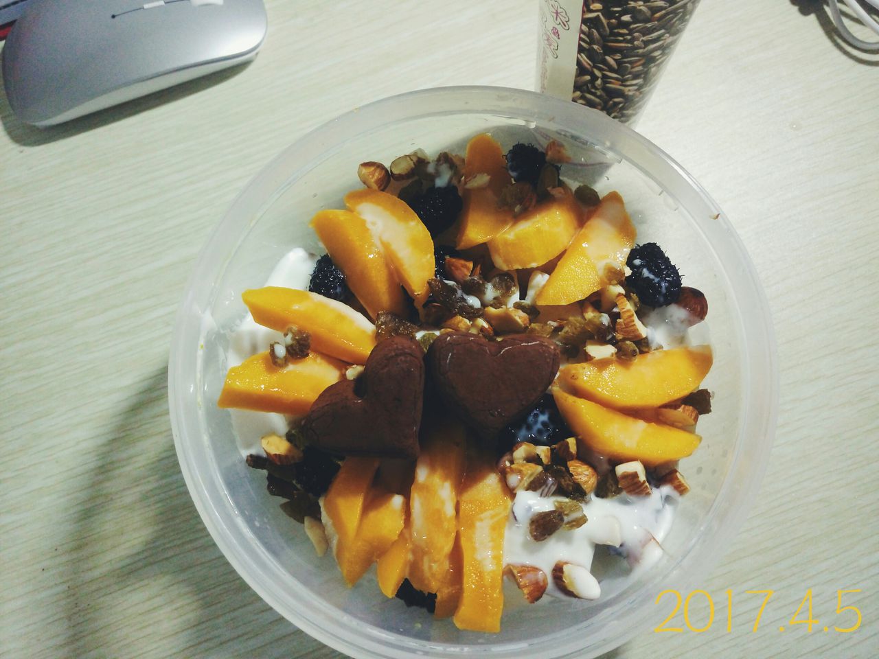 缤纷爱心水果酸奶沙拉，炎炎的夏日来一个！