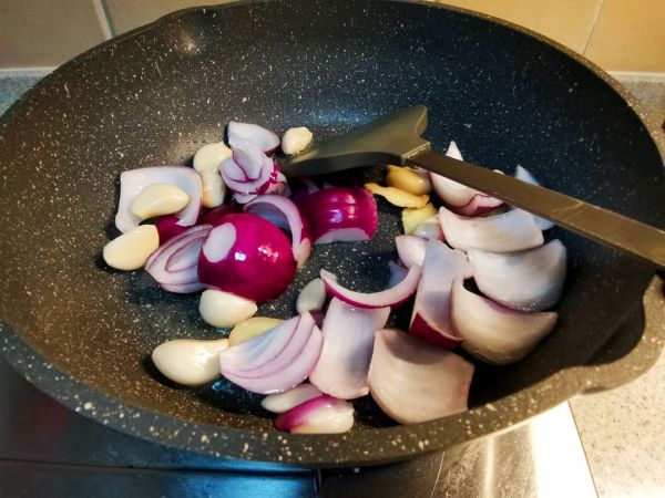 家常菜红烧黄鳝鹌鹑蛋