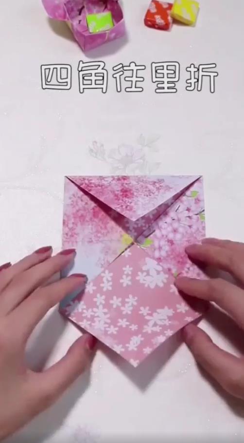 怎么用纸折耳朵盒子