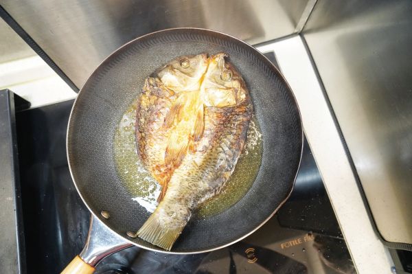 豉油焖烧鲫鱼干