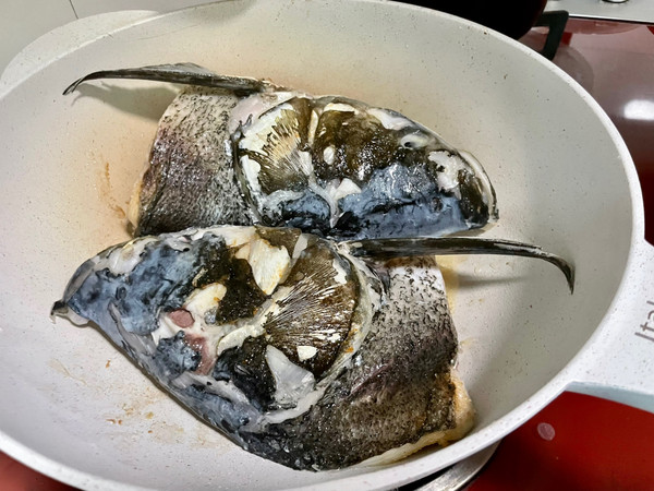 红烧鱼头豆腐汤