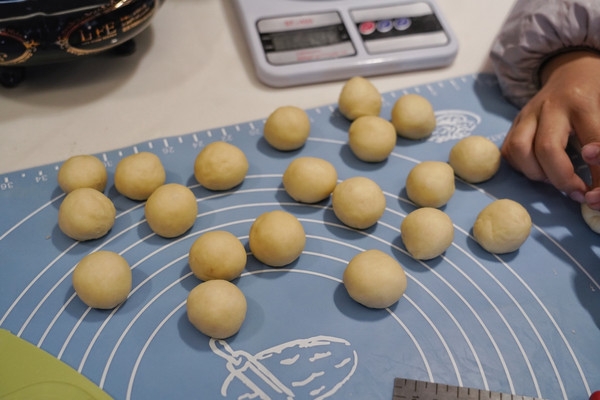 童趣花朵火腿肠肉松面包