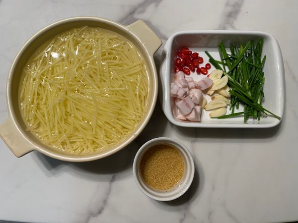 小米油渣土豆丝