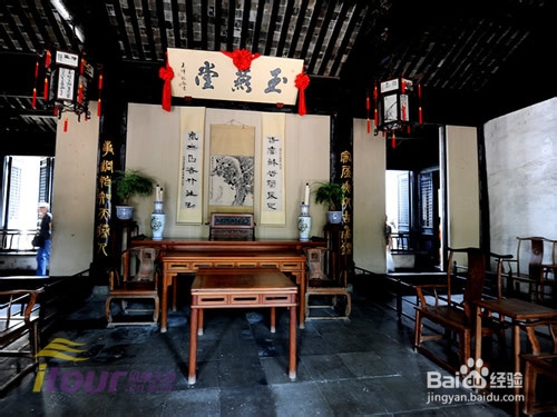 中国第一水乡古镇周庄 粉墙青瓦摇船