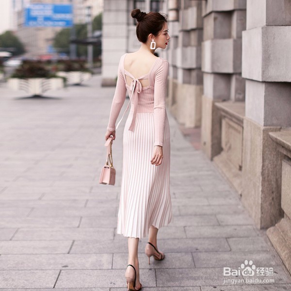 冬季如何选择好看的丝绒百褶裙