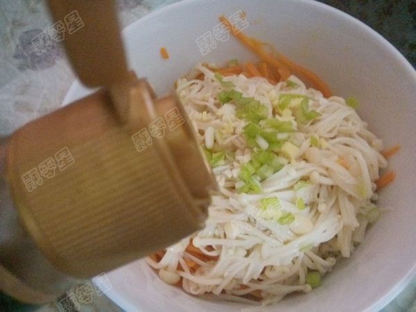 胡萝卜拌金针菇