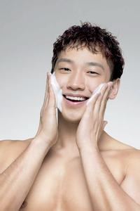 男士如何护肤 学会护肤 从小事做起