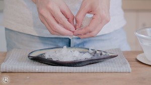 怎么做银耳炖梨盅？银耳炖梨盅的做法