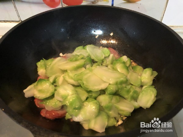 如何做出好吃美味的儿菜炒牛肉肠
