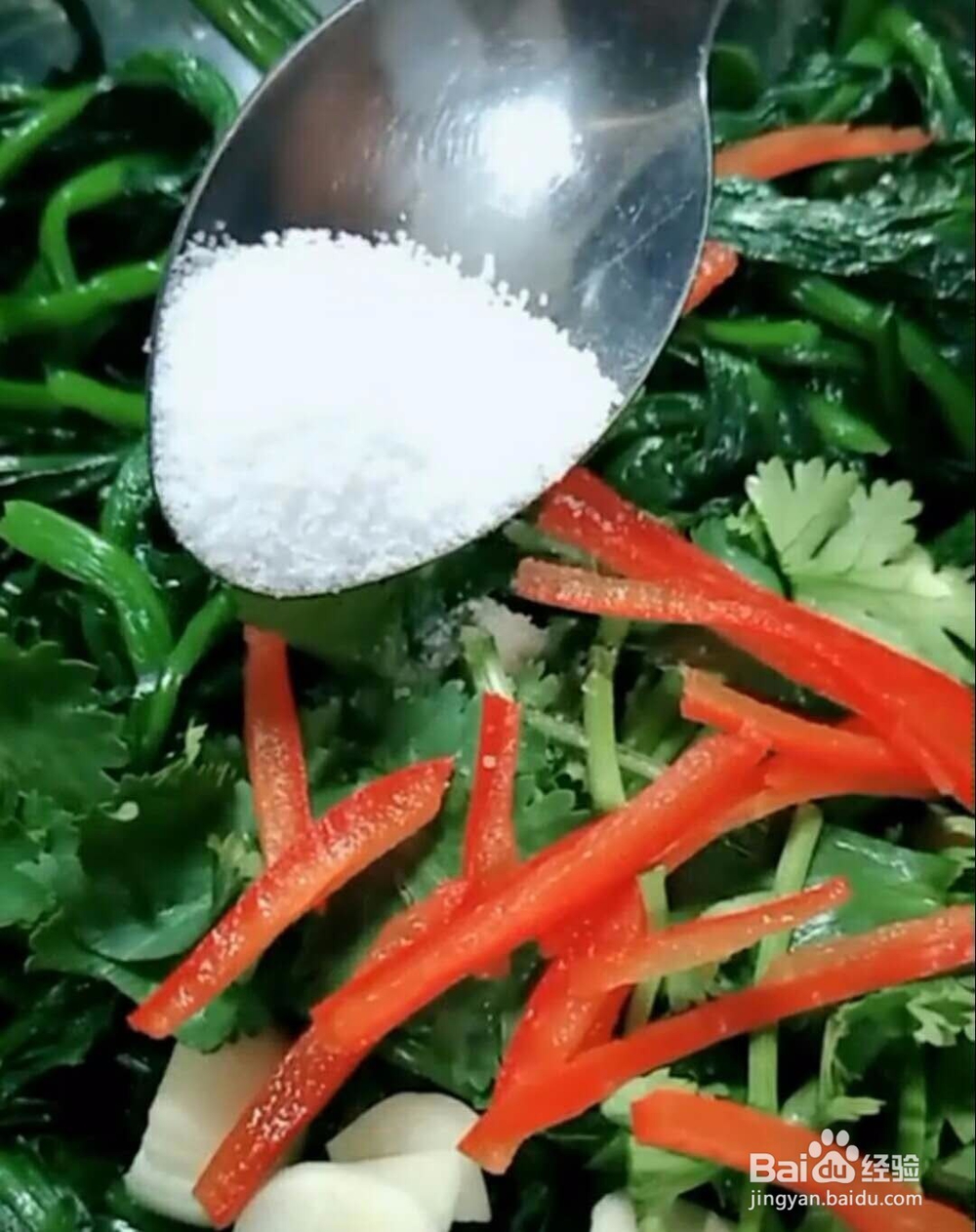 凉拌菠菜果仁做法