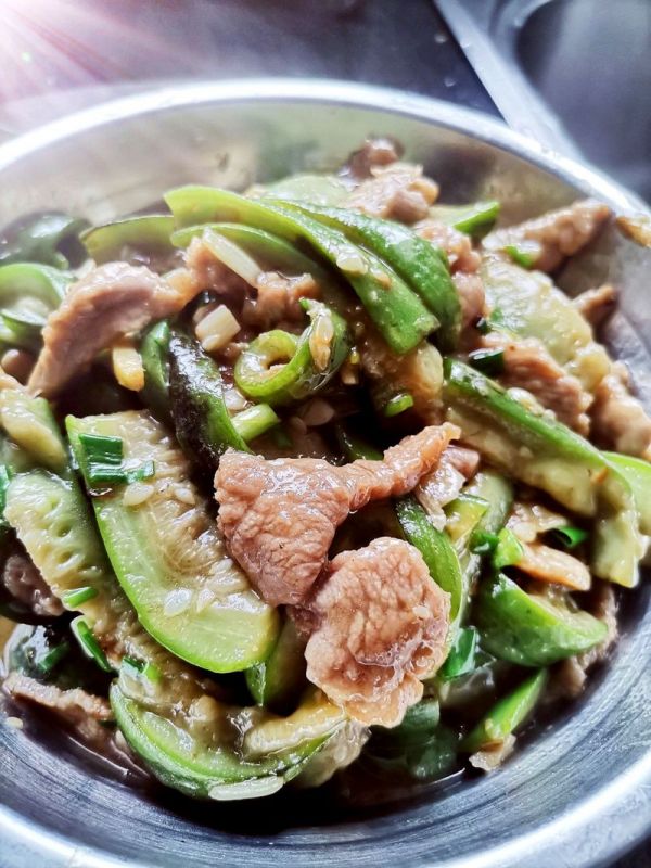 丝瓜炒肉— 香香家常菜