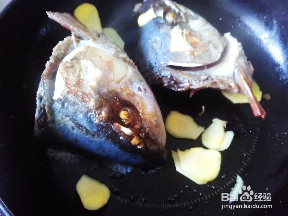 鱼头滚娃娃菜汤的做法