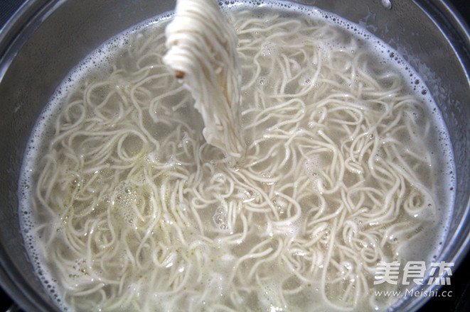 凉拌面的家常做法