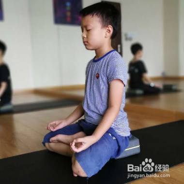 瑜伽可以帮助孩子们应对压力