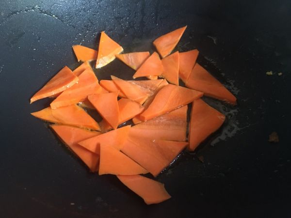 卷心菜鸡蛋炒面