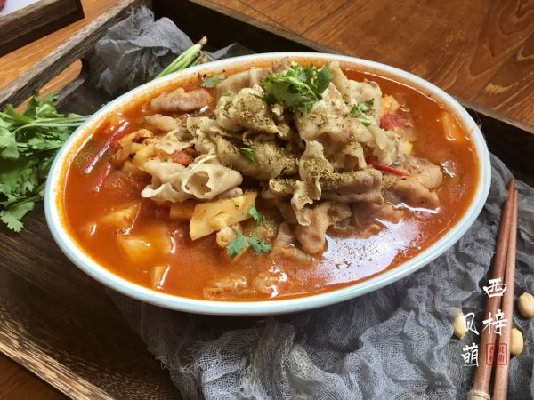 金针菇酸汤肥牛卷