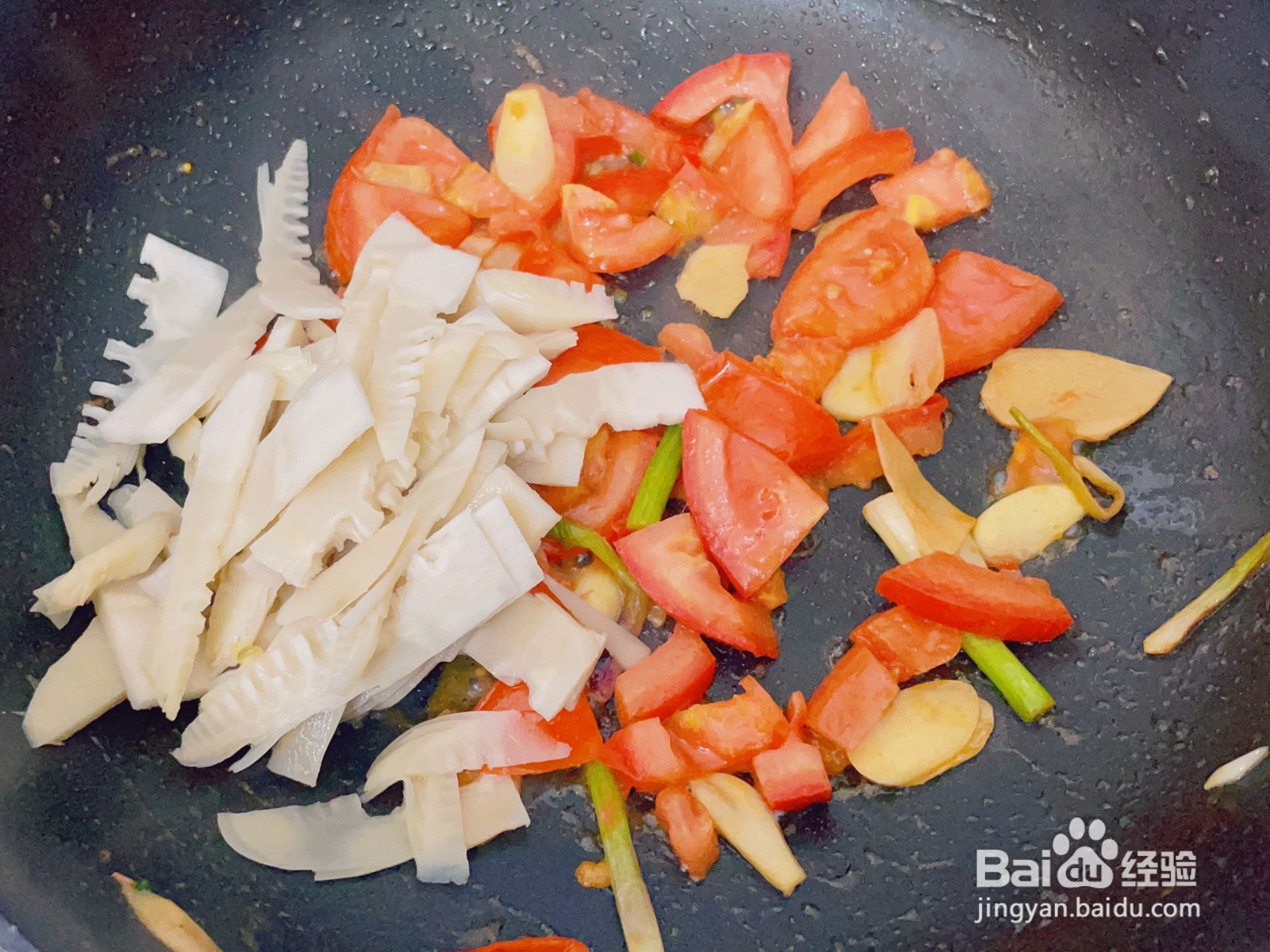 酸笋鸡腿煲怎么做