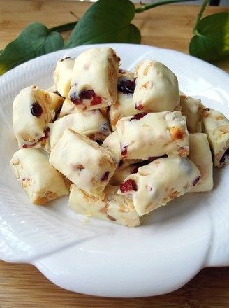 马上又要过年了,做些糖给亲戚朋友是不是会很有面子,下面就看看我做糖