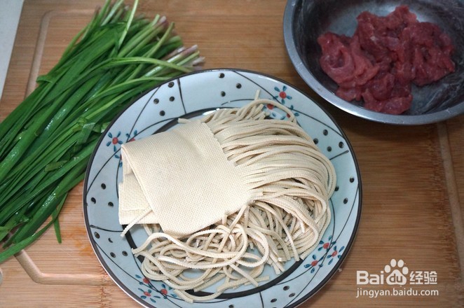 牛肉韭菜豆腐丝的做法