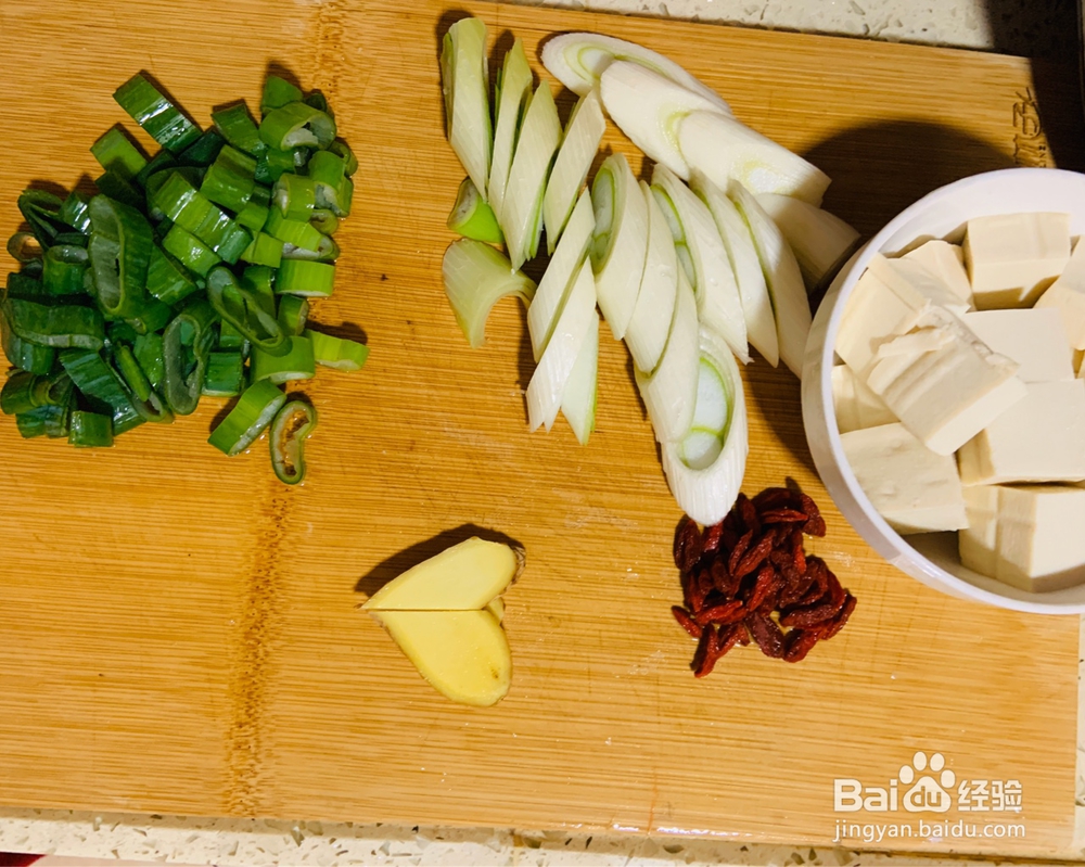每日美食-鱼头豆腐汤的做法