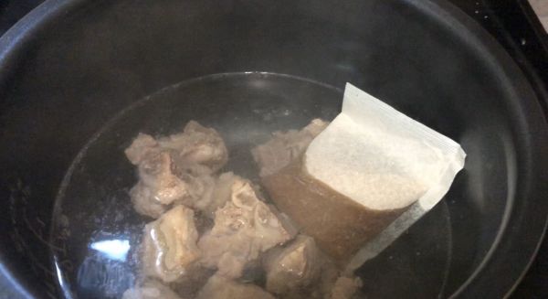 新加坡经典美食：肉骨茶